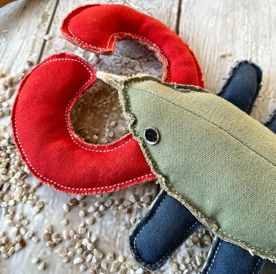 Jouet Homard Bibizy détail couture